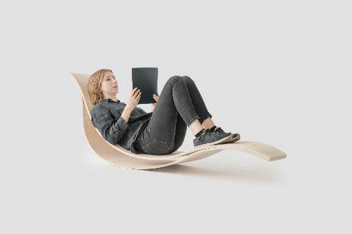 Image 3: Prototype of a self-formed chaise longue. Photo: University of Stuttgart / ICD, Robert Faulkner.